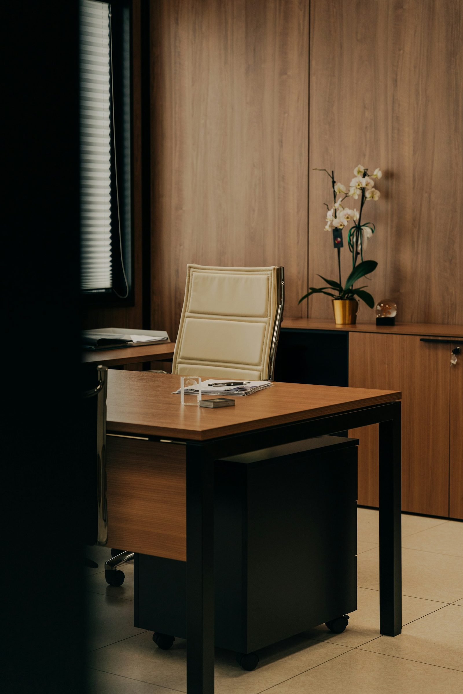 Empty desk representing an employee forced to resign through constructive discharge